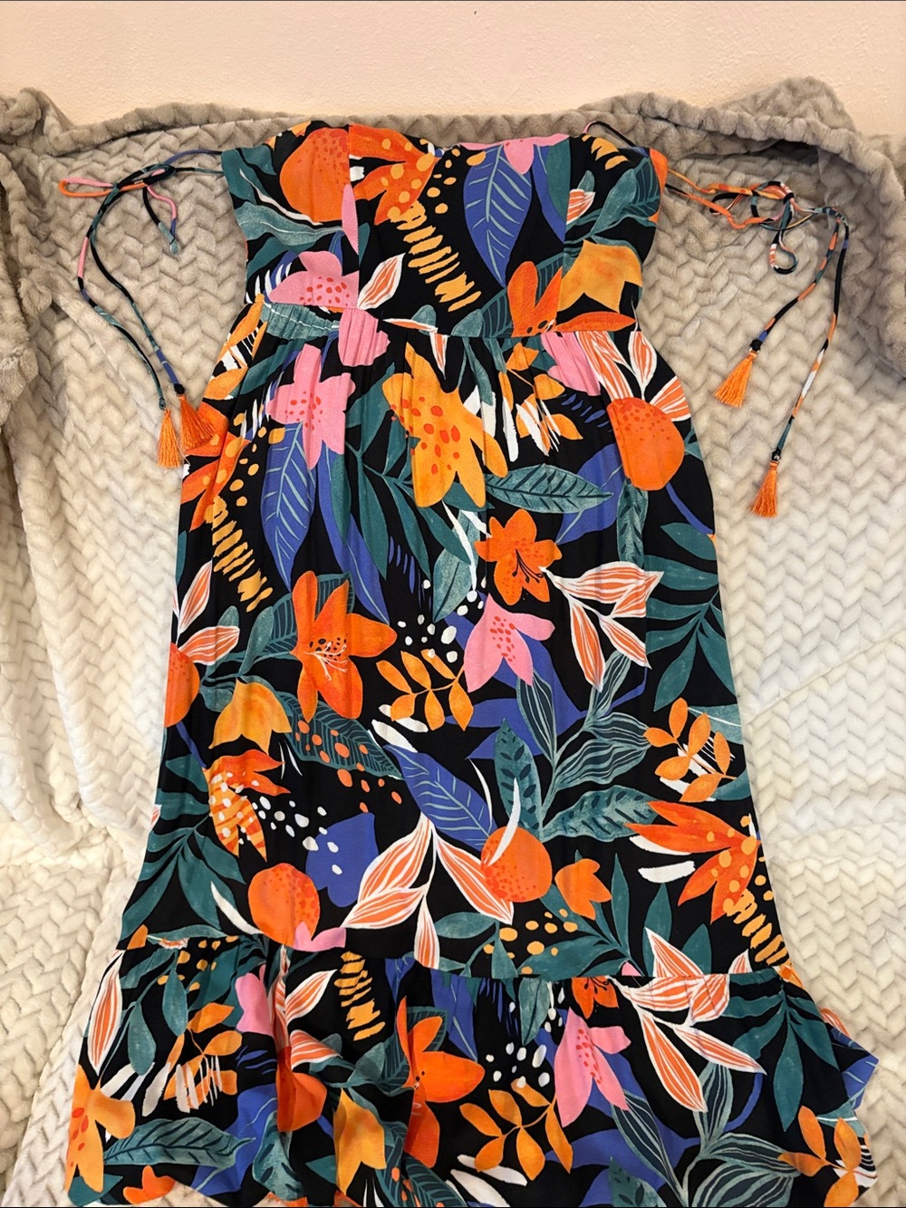 Em Crème tropical bright dress spaghetti straps